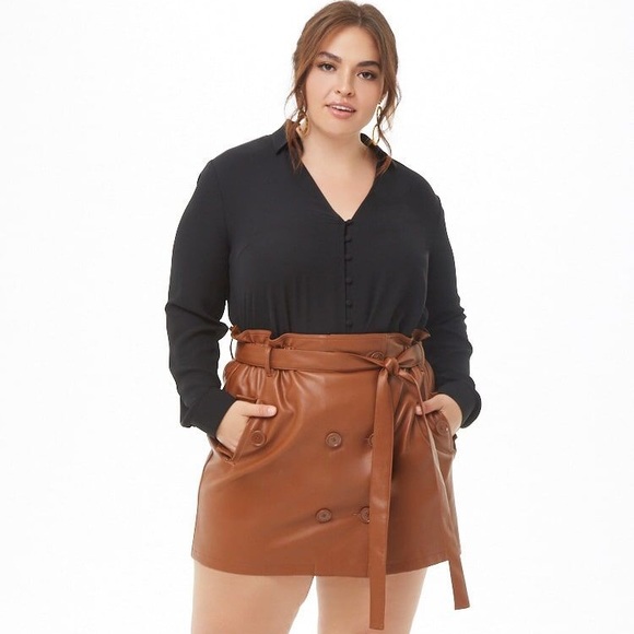 Plus Size Faux Leather Mini Skirt - Picture 2 of 2